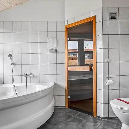 1416-aakirkeby-holsteroddevej-9 *